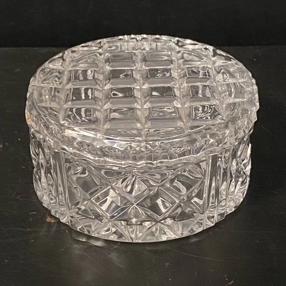 Wedgwood Crystal Glass Jewelry/Powder Covered Round Bowl Cube Cut D-4